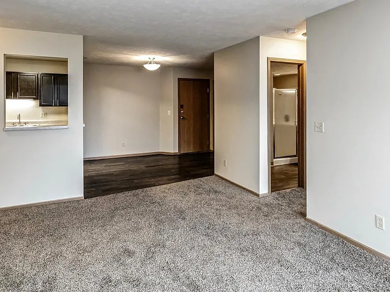Southwest Gables Apartments — Photo 27