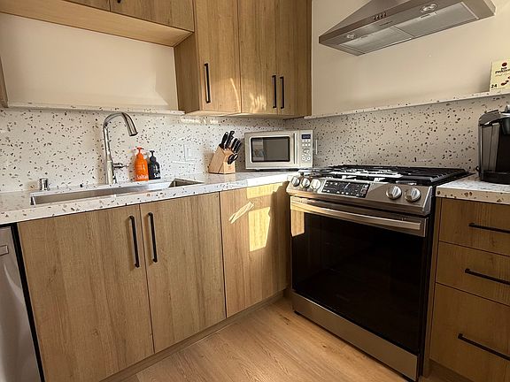 4th image of 1154 S Highland Ave #1154