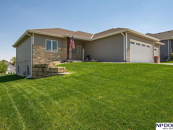 4th image of 880 Birch Dr