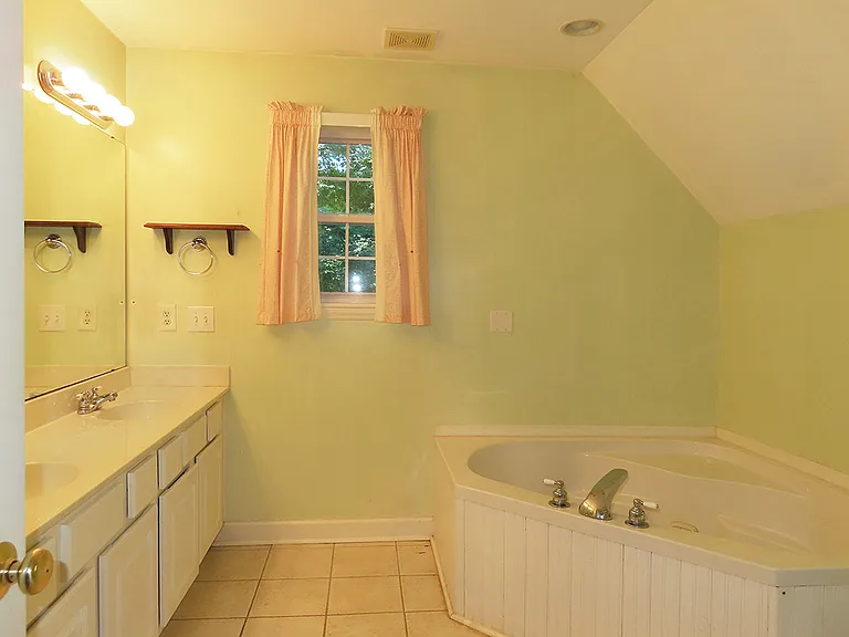 205 S English Hill Ln — Photo 11