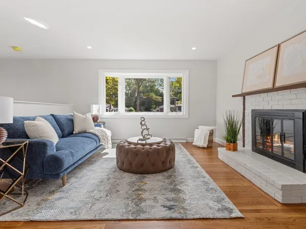 45 Esta Rd, Plymouth, MA 02360