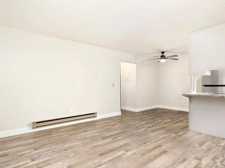 1209 W Plum St #C5 — Photo 2