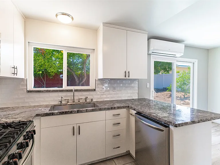 6547 Radcliffe Dr — Photo 9