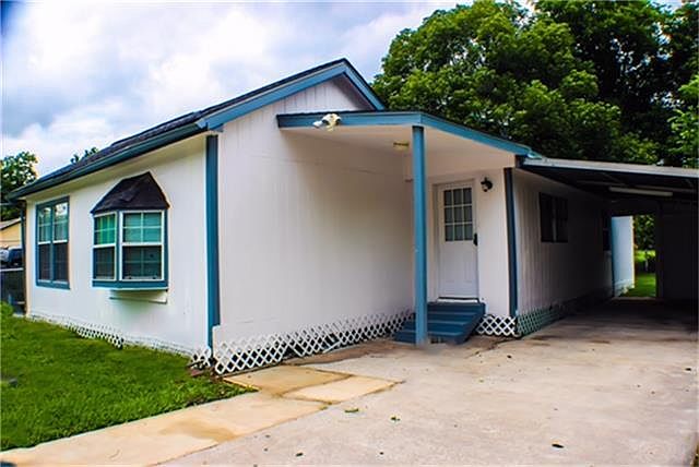 1st image of 218 E Fayle Ave