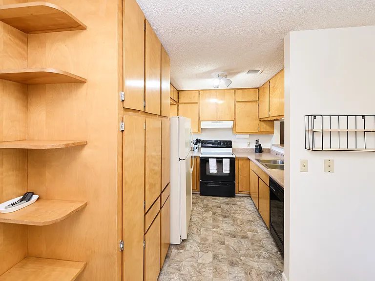 210 Daniels Dr #U — Photo 4
