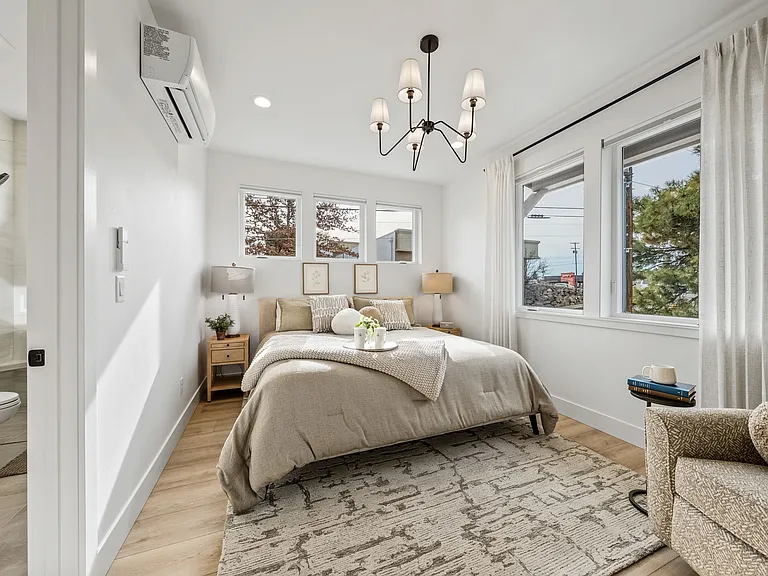 330 NE Quimby Ave #1 — Photo 5
