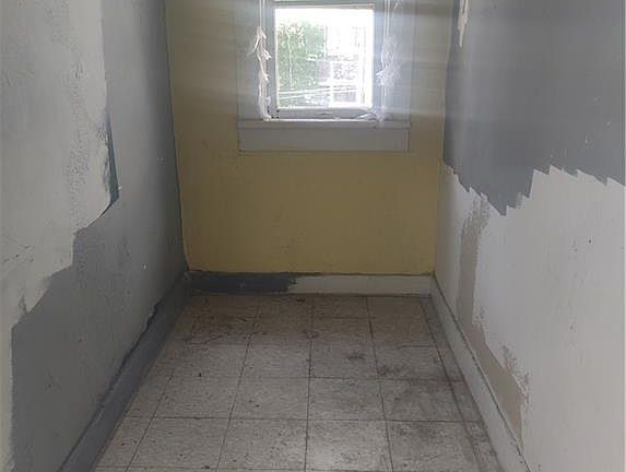3rd image of 1133 N Main St