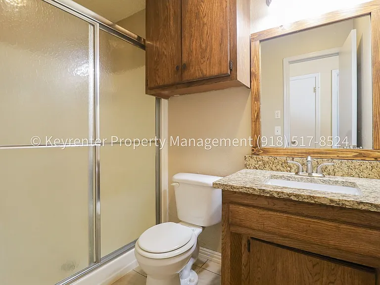 4902 S Gum Ave — Photo 63