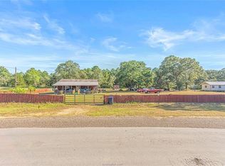 5596 Evergreen Forest Ln, Navasota, TX 77868