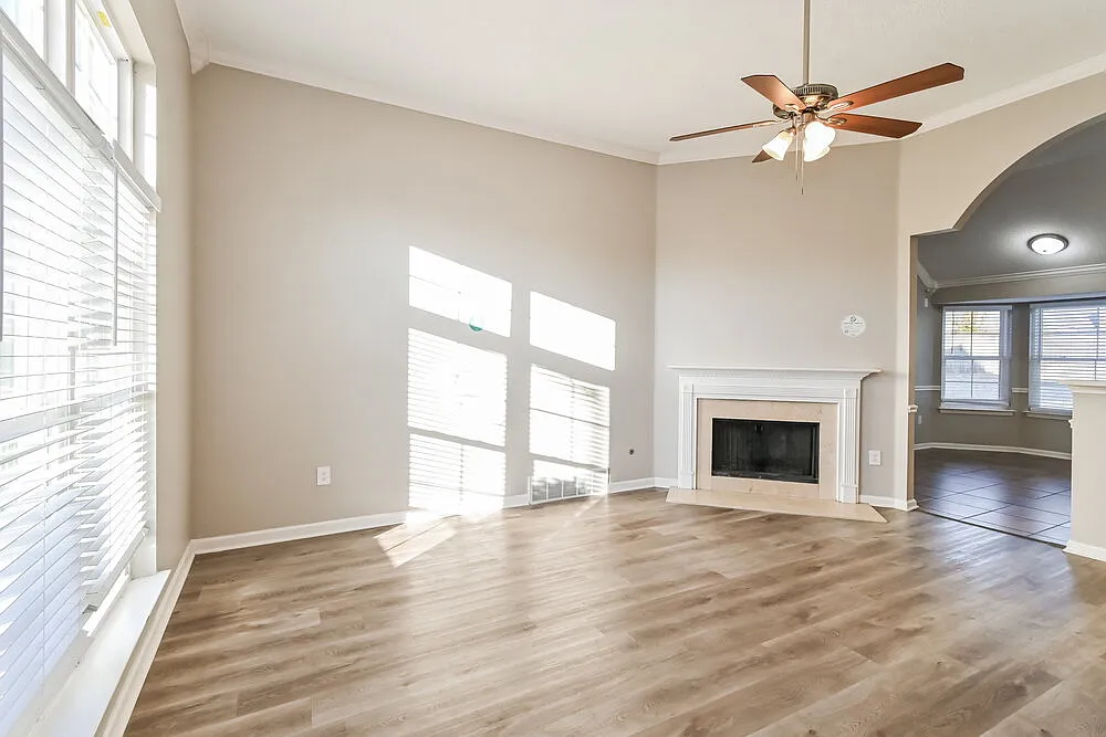 3 bed, 2.0 bath, 1934 sqft, $2,245 — Photo 4