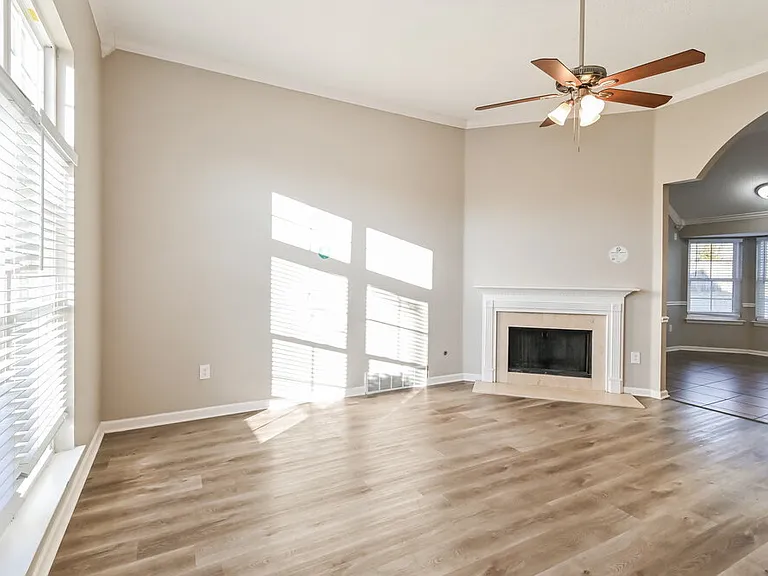 7140 Hunters Forest Dr — Photo 4