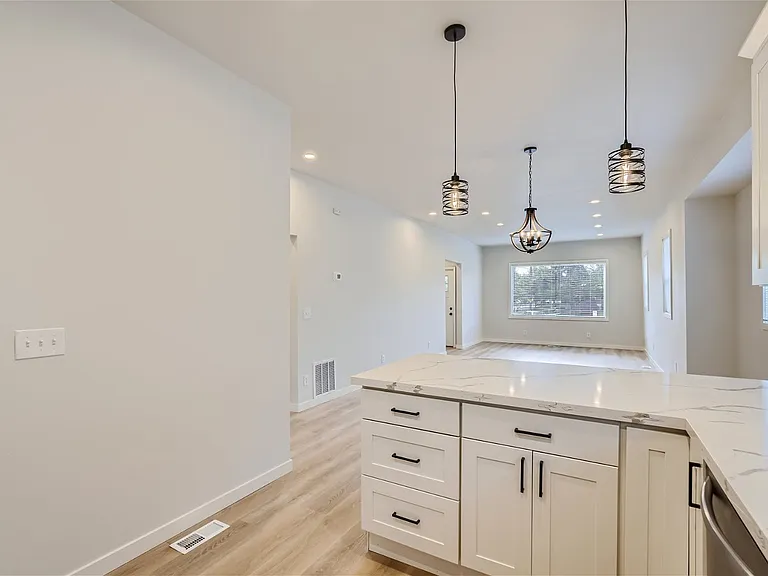 1704 S Hanford St — Photo 8