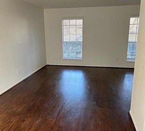 4th image of 3327 Oak Branch Ln