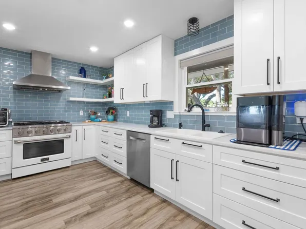 208 Iris Ln, Buchanan Dam, TX 78609