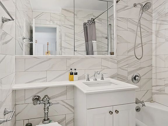 5th image of 230 E 79th St APT 4F