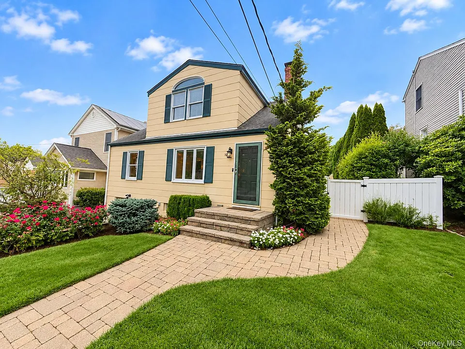 37 Harding Ave