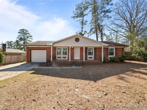 220 Four Ply Ln, Fayetteville, NC 28311