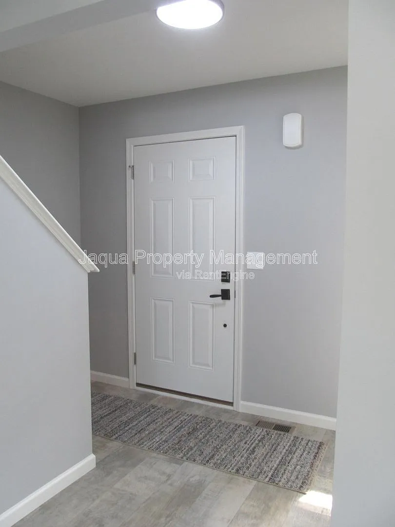 4 bed, 3.5 bath, 1870 sqft, $2,600 — Photo 3