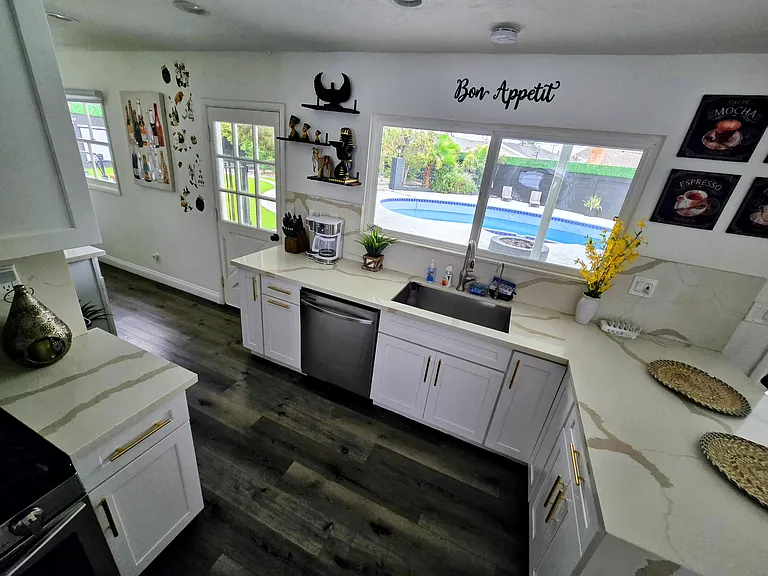 2548 E Wilson Ave — Photo 135