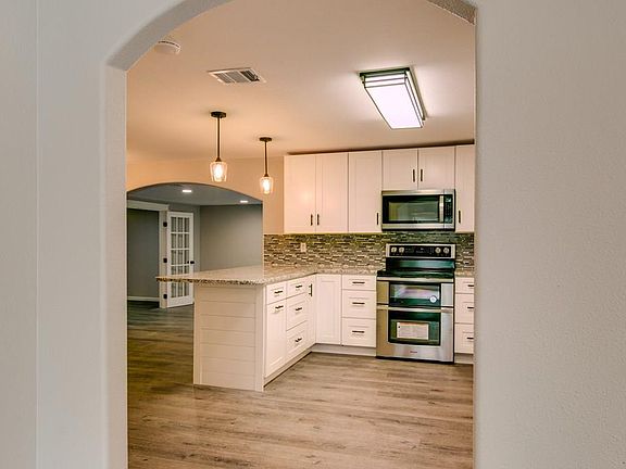 5th image of 3613 Pine St