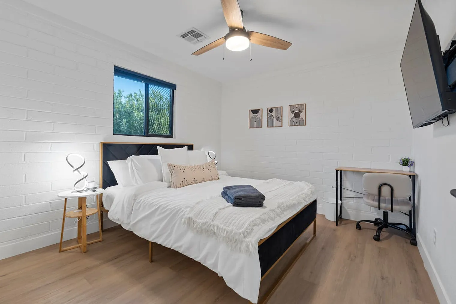 2 bed, 1.0 bath, $3,953 — Photo 4