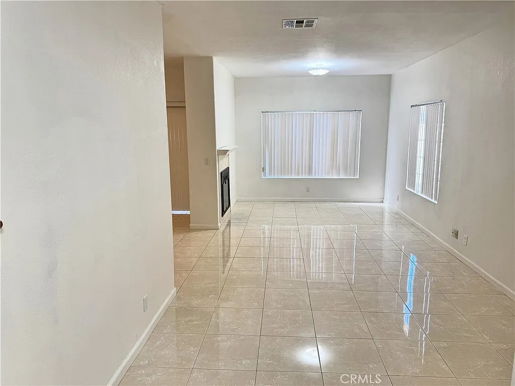 4 bed, 1946 sqft, $4,100 — Photo 4