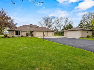 3022 Fairwinds Dr, Neenah, WI 54956