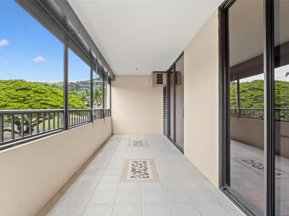 1521 Alexander St APT 401, Honolulu, HI 96822