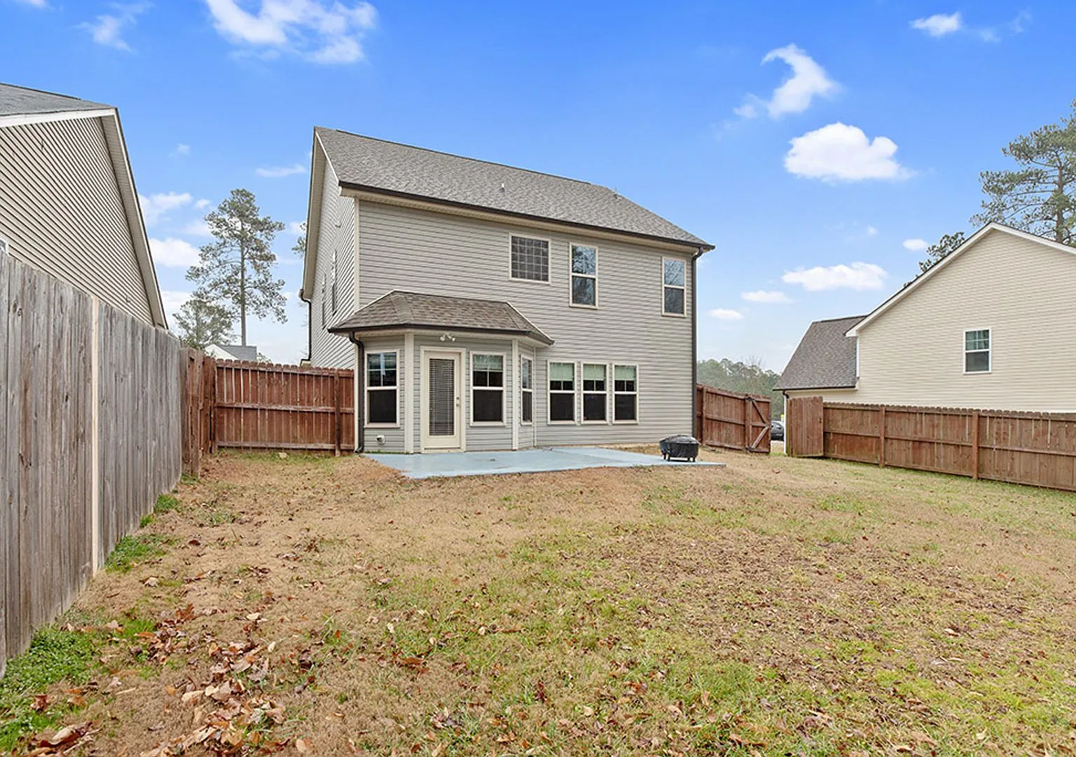 Great Home with Fenced Yard! — Photo 2