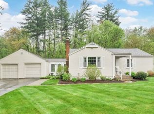 175 Oak Hollow Rd, Springfield, MA 01128