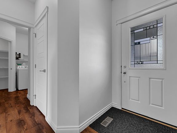 4th image of 1411 25th Ave NW