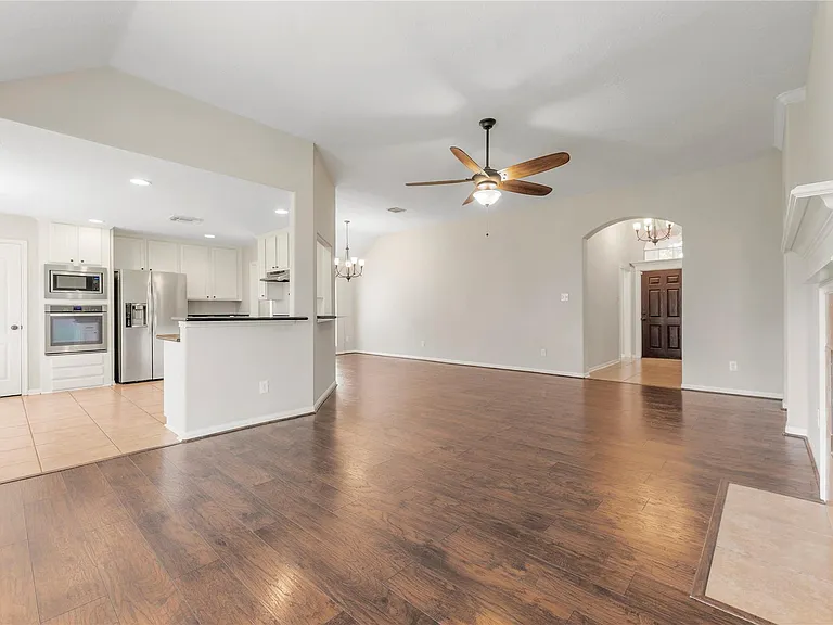 210 Leisure Dr — Photo 5