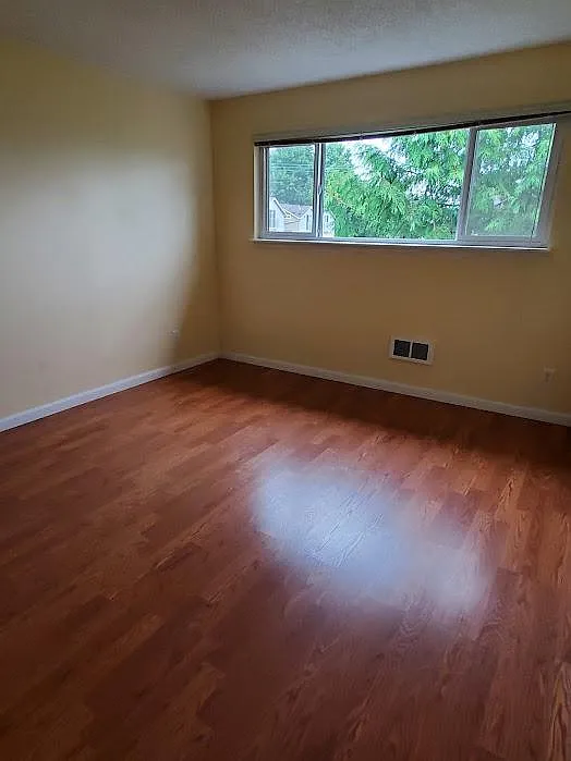 2 bed, 1042 sqft, $3,300 — Photo 2