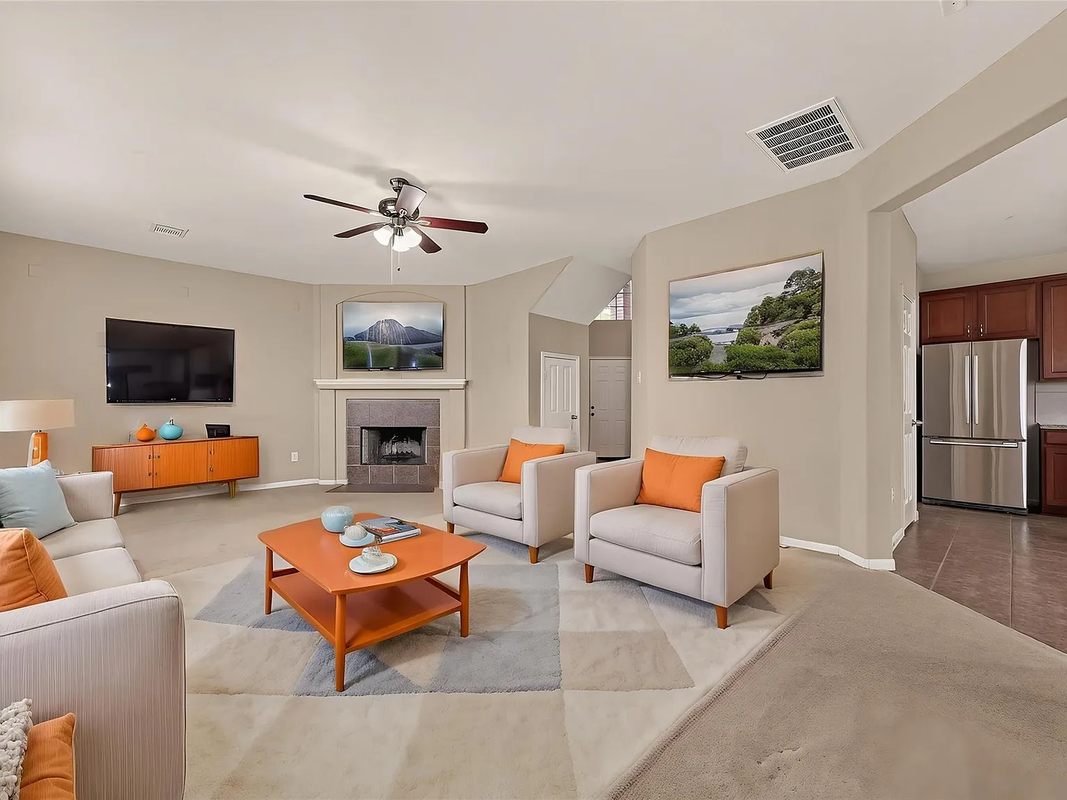 4 bed, 2.5 bath, 2243 sqft, $2,500 — Photo 4