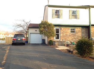36 Bayberry Close, Piscataway, NJ 08854
