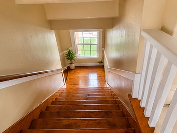 3rd image of 1734 Linden Ave