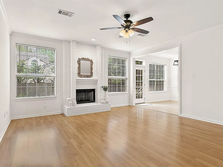 8 Greentwig Pl — Photo 8