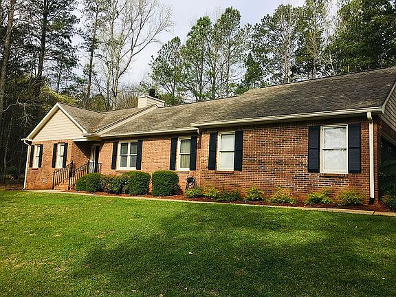 3rd image of 110 Lordship Ct