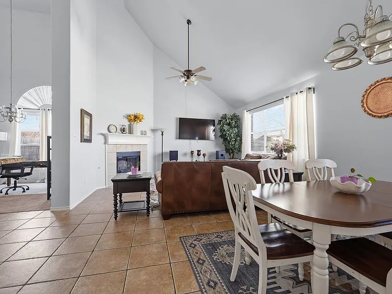 704 San Antonio Trl — Photo 38