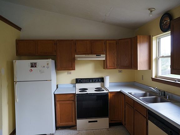 4th image of 378 Aaron Dr