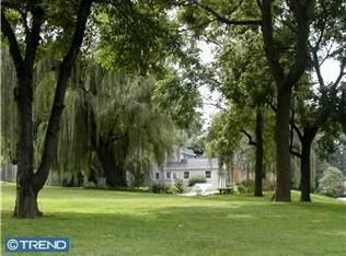 8 Berkshire Ter, Wayne, PA 19087