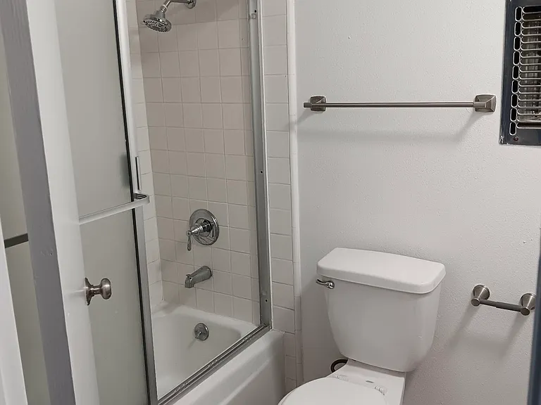 8657 Balboa Blvd #3 — Photo 8