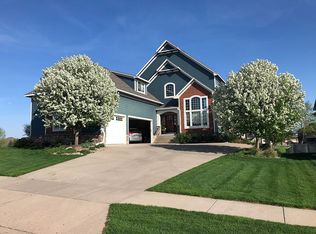 8805 E Basswood Ln, Sioux Falls, SD 57110