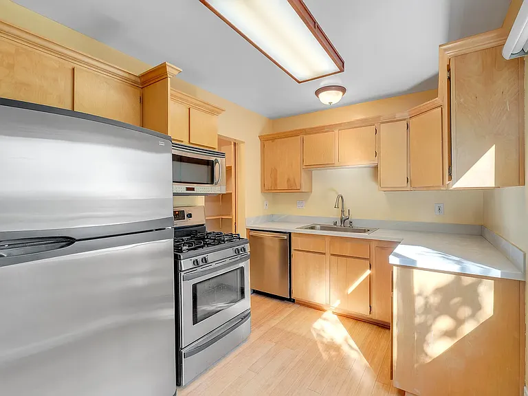 2307 Silver Ridge Ave — Photo 8
