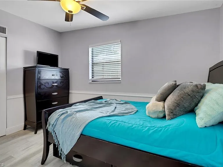 2047 Harbor Ln — Photo 20