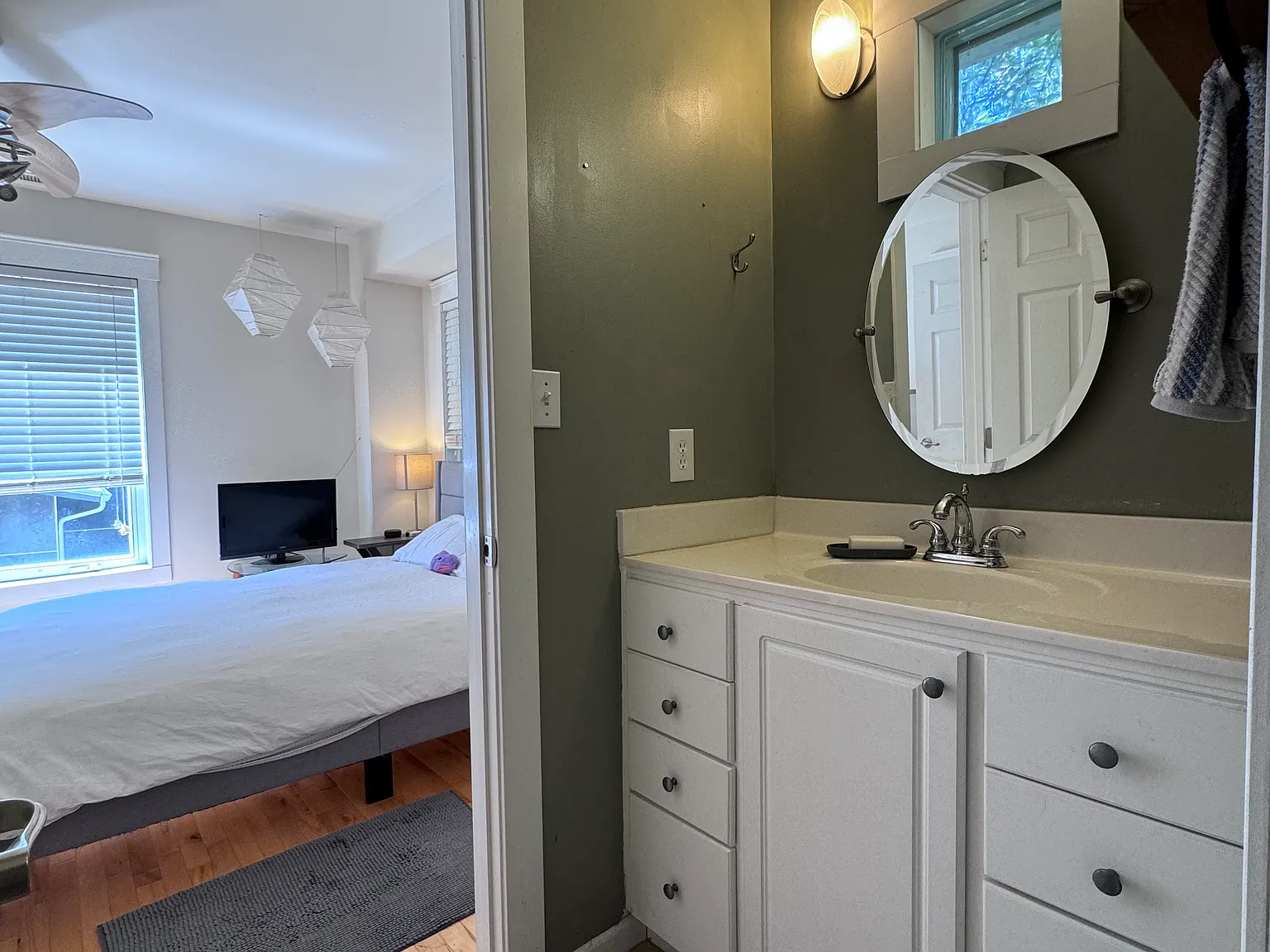 2 bed, 1.5 bath, 955 sqft, $1,300 — Photo 4