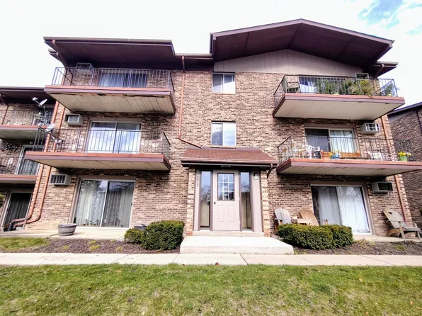 2513 Spring St APT 3104, Woodridge, IL 60517