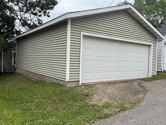 3rd image of 724 Summit St