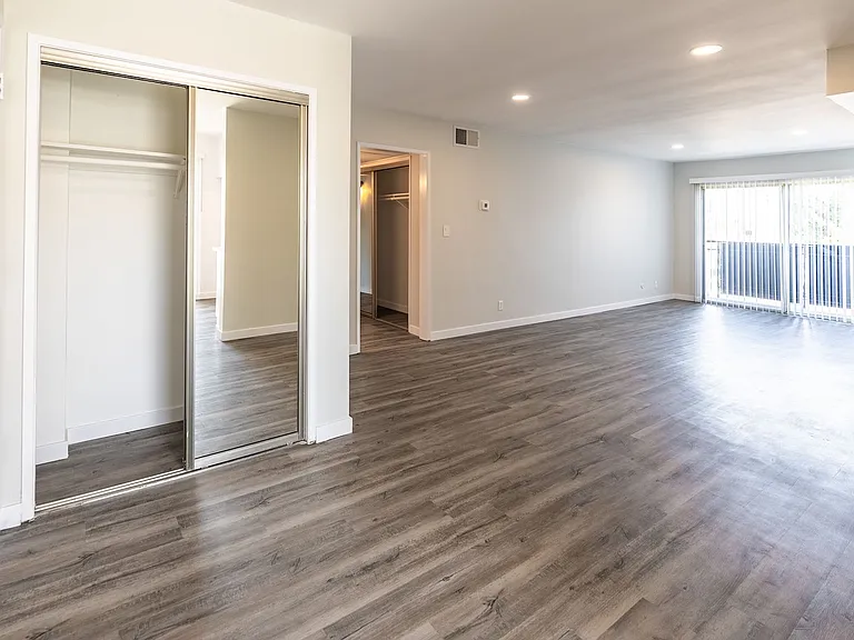 1635 North Martel Avenue — Photo 67