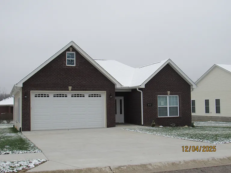433 Sandy Cir — Photo 1